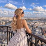 Woman wearing a 22 Momme Mulberry Silk Scrunchie Lavender Mist by Sigma Silk