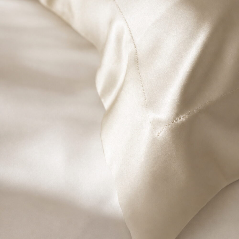 Ivory2 Ivory Charmeuse Silk Oxford Pillowcase Corner Detal